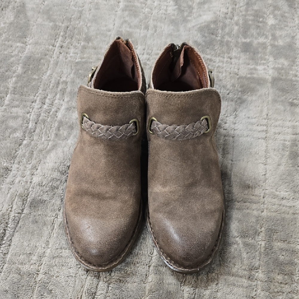 Born Men's Tan Chukka Boots